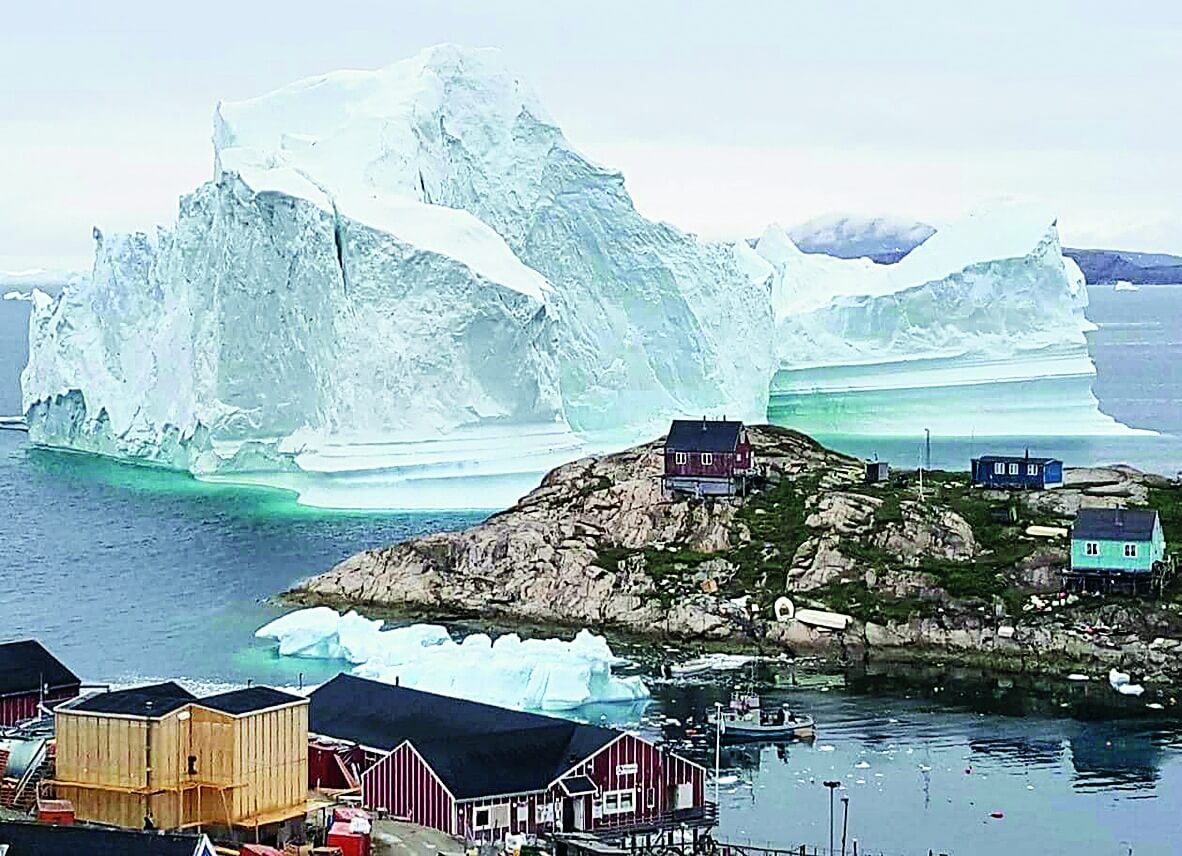 Massive-Iceberg-Threatens-the-Safety-of-a-Small-Greenland-Village