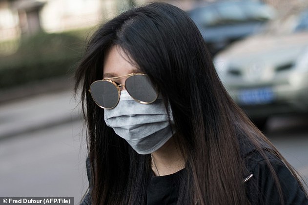 10bIAvE0DAf0ea9961d5e254a3f7-3809171-A_woman_wearing_a_face_mask_during_a_yellow_alert_for_air_pollut-a-1_1475047595741