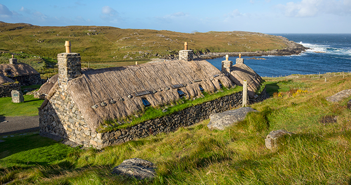 gearrannan_blackhouse_village_outer_hebrides_scotland_by_kenny_lam_visit_scotland