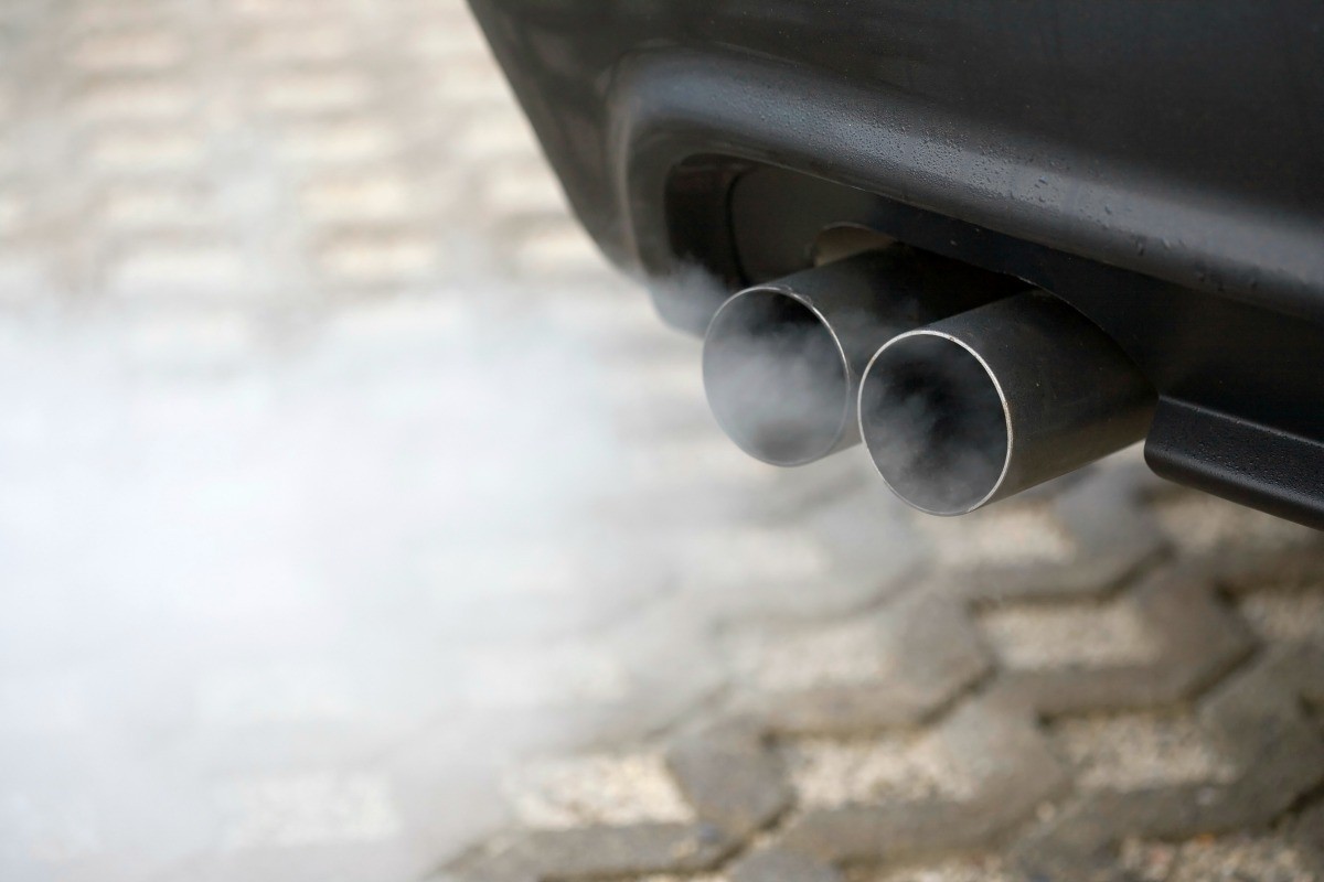 gray_smoke_tailpipe_x1